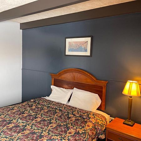 Wooden Shoe Motel Холланд Экстерьер фото